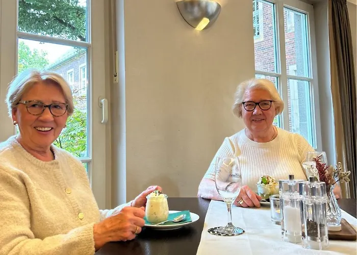 Schlosshotel Ahaus Hotel *